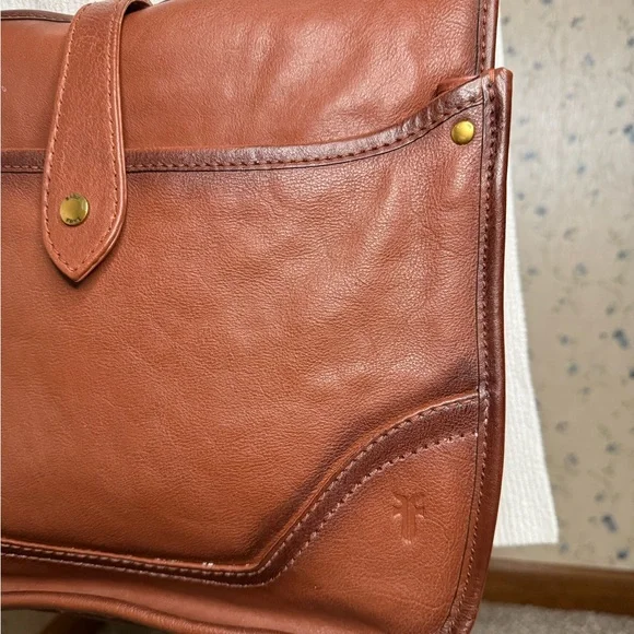 FRYE NWT Madison crossbody purse bag in cognac brown leather gold hardware - Picture 3 of 8